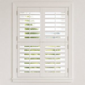 Tier-on-tier shutter with independently opening upper and lower panels