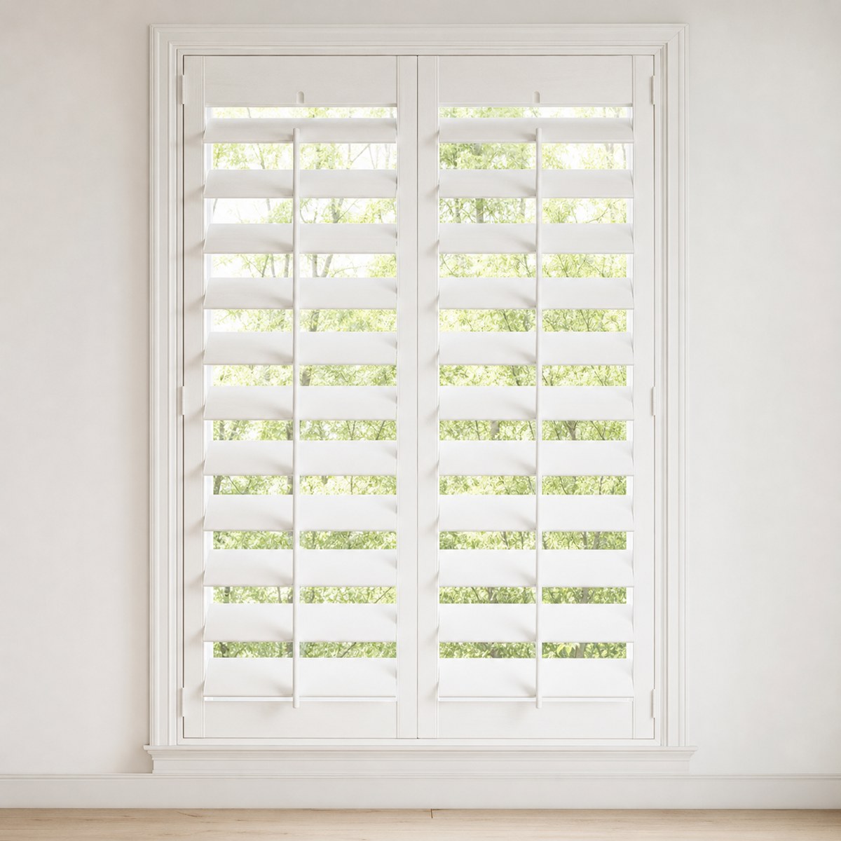 Wide-louvre plantation shutter with 4.5 inch slats